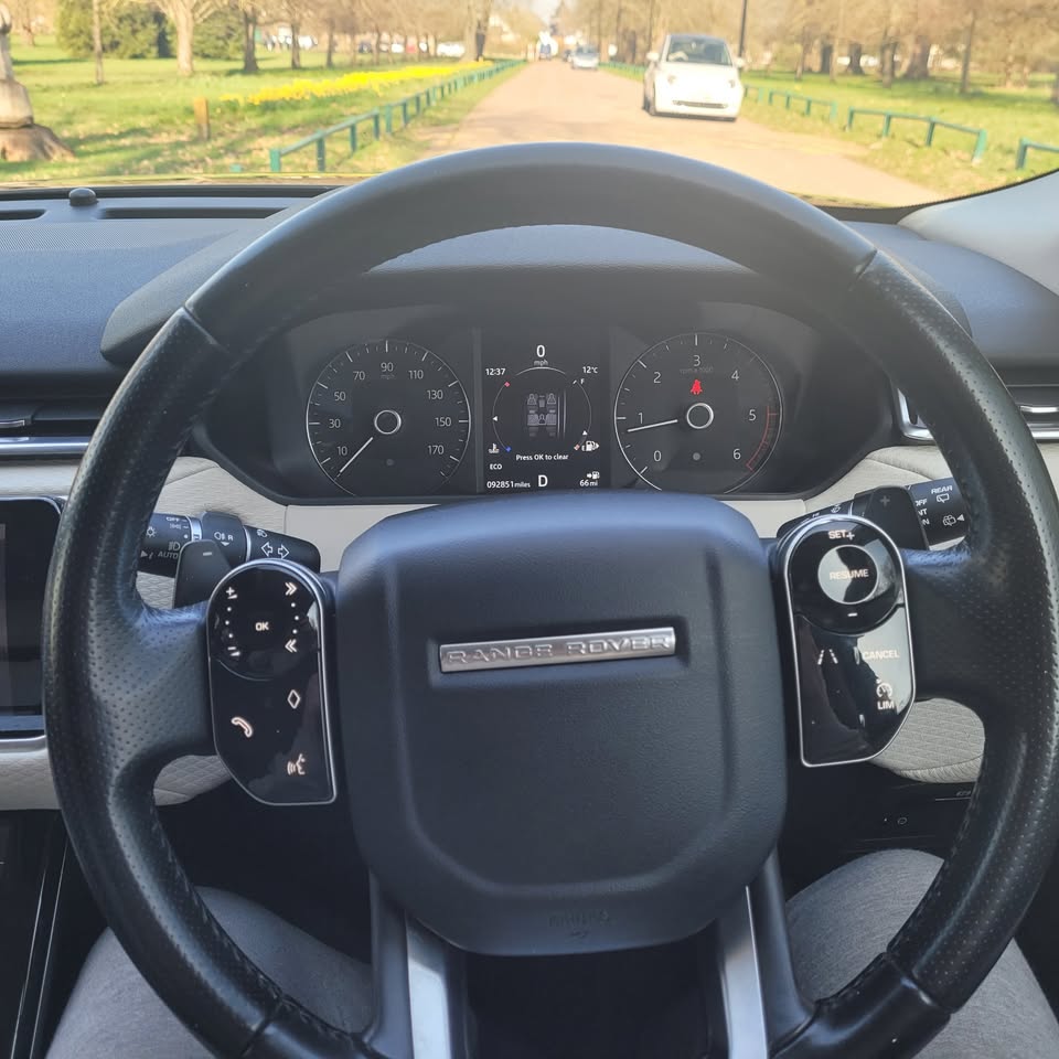 Range Rover Velar photo 10